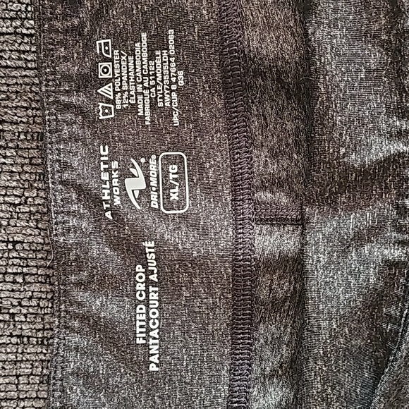 Woman's Capri Leggings - Picture 3 of 3